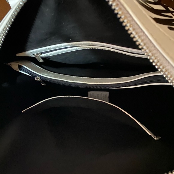 Sassy Jones purse with dust bag - Picture 5 of 16